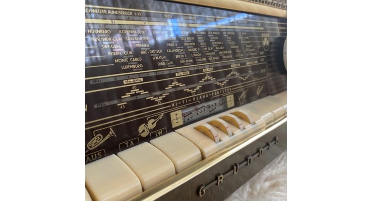 Grundig 3028 antika radyo